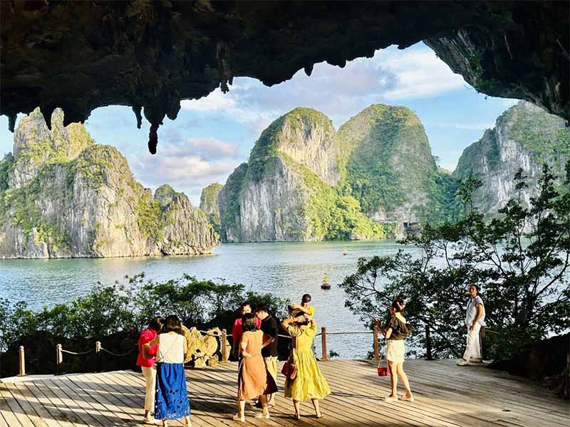 Trong Cave And Trinh Nu Cave